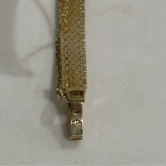 14K Ladies Hidden Watch with Floral Motif on Cover by Geneva 6.5” 23.74 grams - Picture 4 of 4